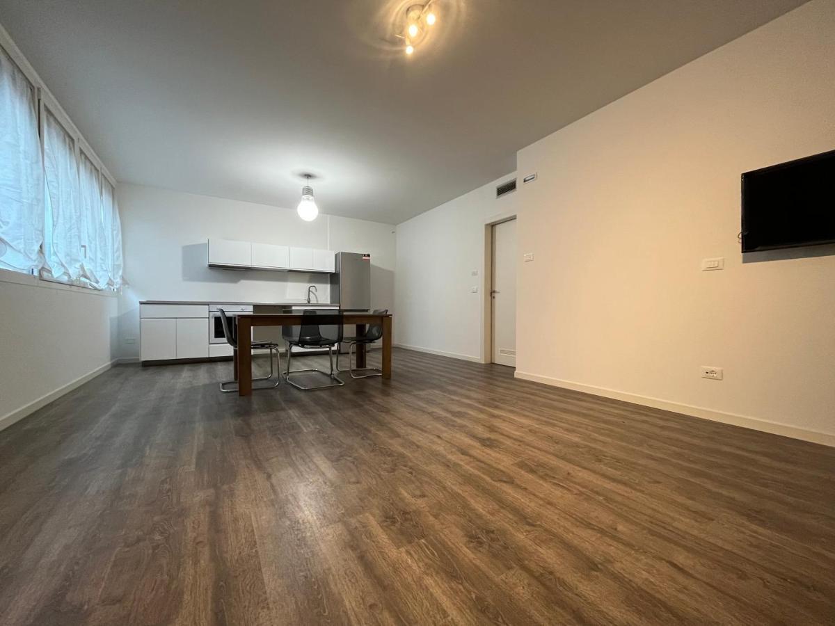 Modern Apartment - Centro Padova Luaran gambar